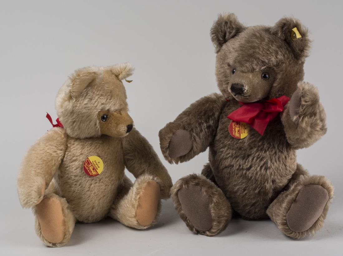 Two Steiff Bears: Each an original teddy bear in two sizes and colors. Notice to bidders: Condition reports and additional photographs are provided by request as a courtesy to our clients, as such any condition report 