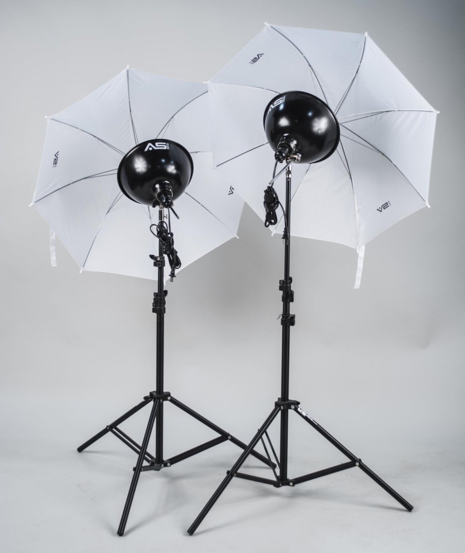 Smith Victor Two Light Portrait Kit: Two tungsten lights on adjustable stands with umbrellas. Extended height 9 feet 4 inches. Notice to bidders: Condition reports and additional photographs are provided by request as a courtesy to our c
