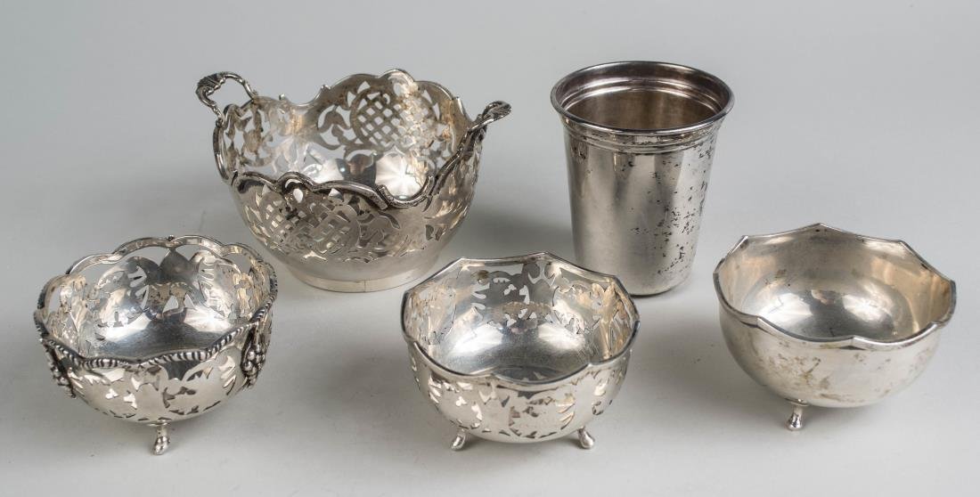 Four Vicenza Silver Footed Dishes: Marked 800, three with reticulated decoration and one plain with scroll feet; together with a Florentine 800 silver beaker. Beaker, height 3 1/4 inches, total 430 grams. Notice to bidders: Condition r