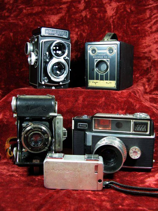 Camera lot: including: Rolleicord twin lens camera with leather case, Target Brownie Six-20 box camera, Kodak Signet 80 rangefinder with leather case, Balda Super Baldina, and a Minolta-16 spy camera.