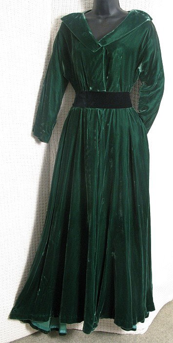 Elizabeth Arden Velvet Gown Circa 1940's: Emerald green velvet dressing gown, full skirt, dolman sleeves, scoop neck with demi collar (front only), size 6/8 .Cond:Small spot on bodice and three small stains below waist that fall inside the fo