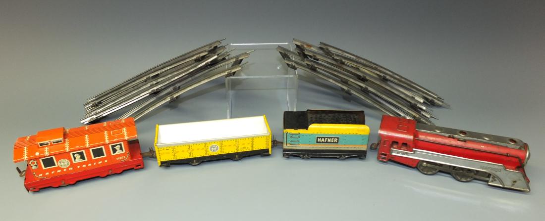 HAFNER TIN WINDUP TRAIN SET & TRACK (1 of 7)