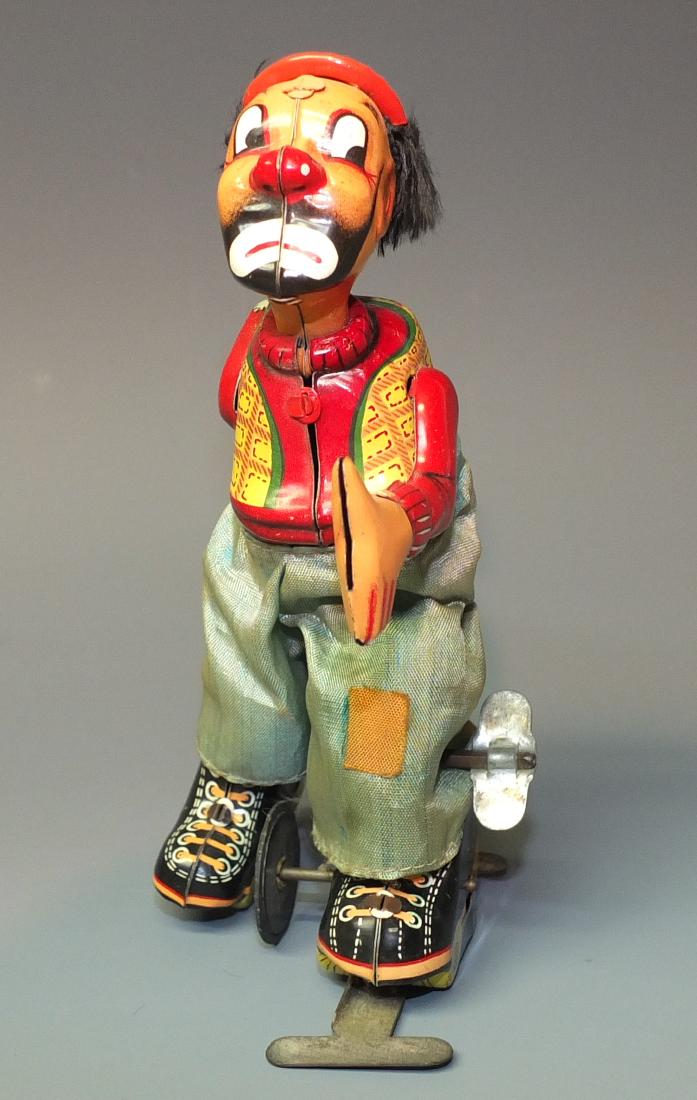 TPS HOBO CLOWN ROLLER SKATER TIN WINDUP (1 of 3)