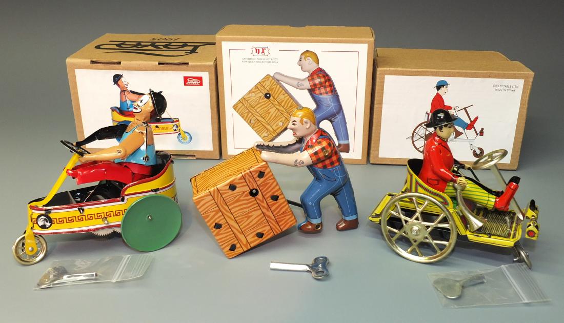 3 PAYA TIN WINDUP TOYS & BOX (1 of 5)