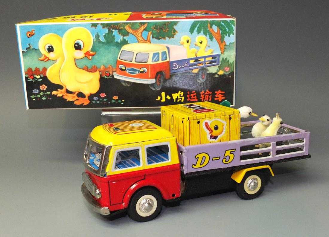 RED CHINA FRICTION DUCKLING TRUCK & BOX (1 of 9)