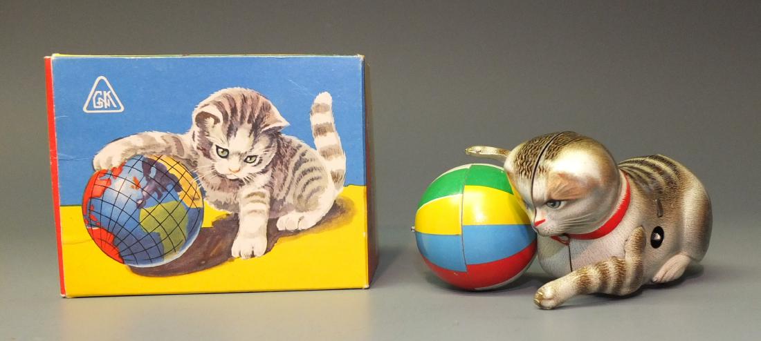 KOHLER GERMAN WINDUP BALL PLAYING CAT & BOX (1 of 10)