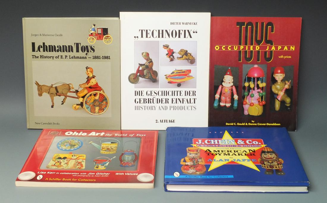 LOT OF 5 ANTIQUE & VINTAGE TOY GUIDE BOOKS (1 of 3)