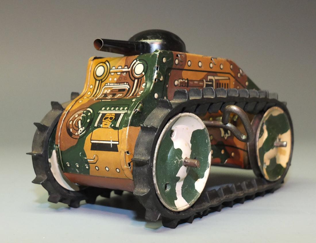 MARX WINDUP MIDGET CLIMBING FIGHTING TANK (1 of 7)