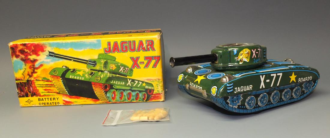 DAIYA JAGUAR X-77 TIN BATTERY OP TANK & BOX (1 of 11)
