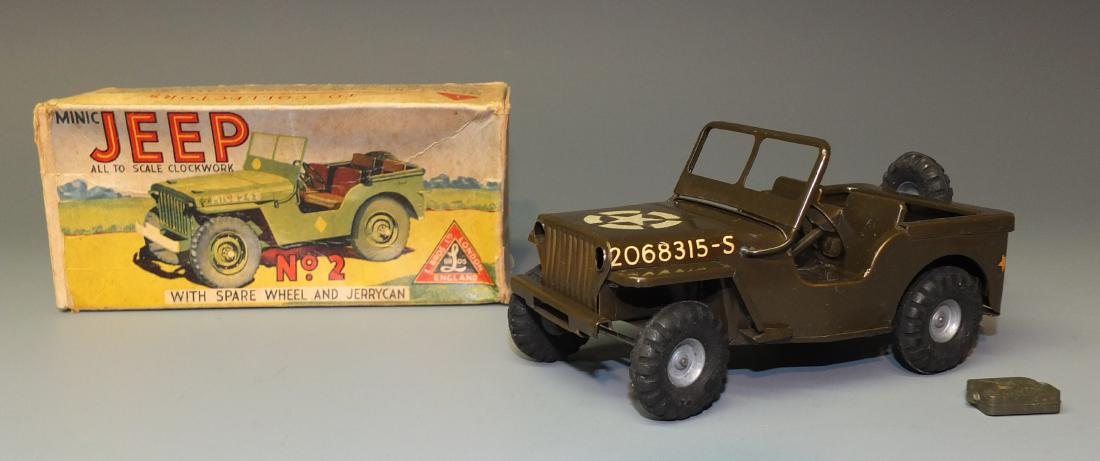 TRI-ANG MINIC TIN WINUP JEEP #2 & BOX (1 of 10)