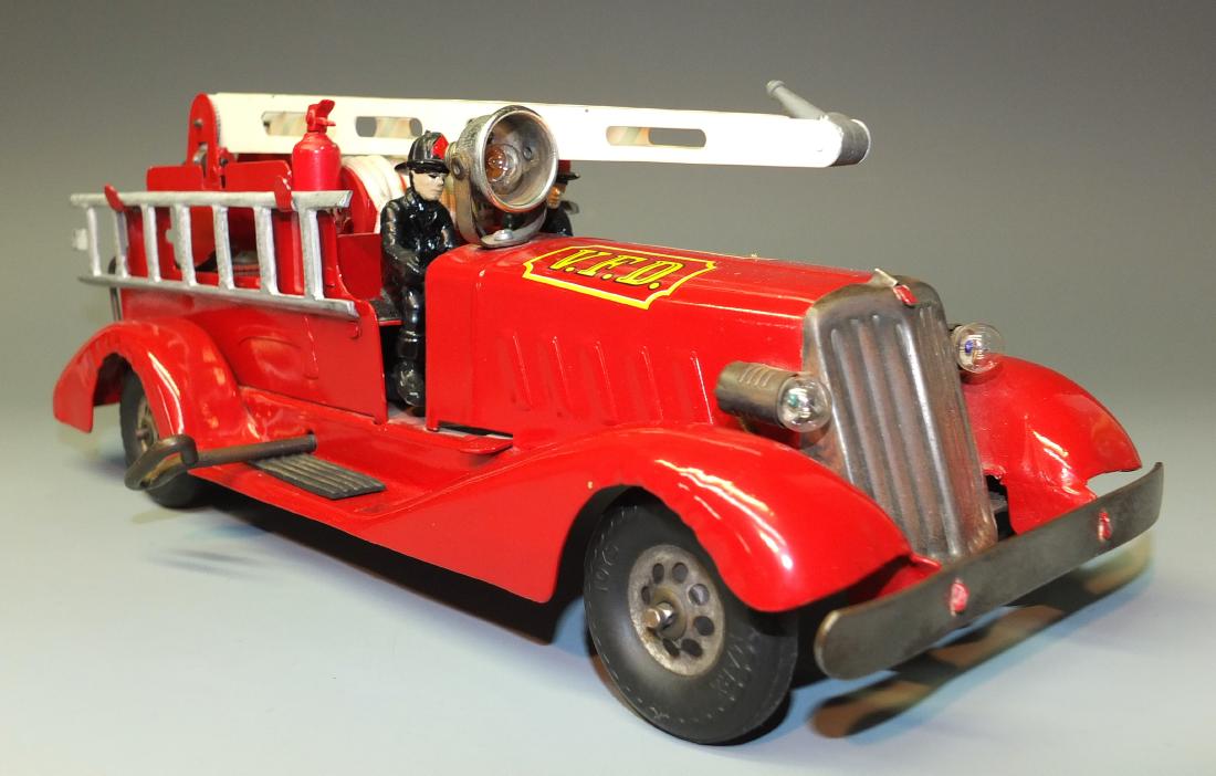MARX WINDUP FIRE PATROL LADDER TRUCK (1 of 9)