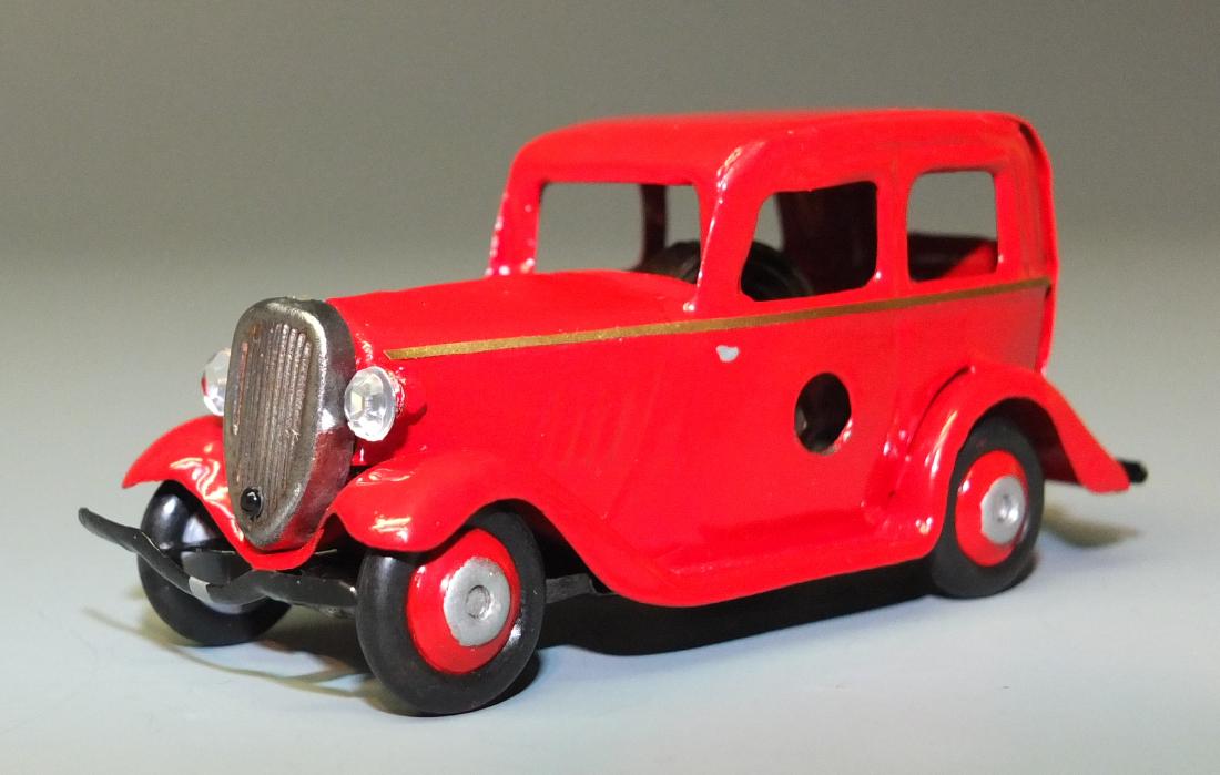 TRI-ANG MINIC TIN WINDUP FORD SALOON 1M (1 of 7)