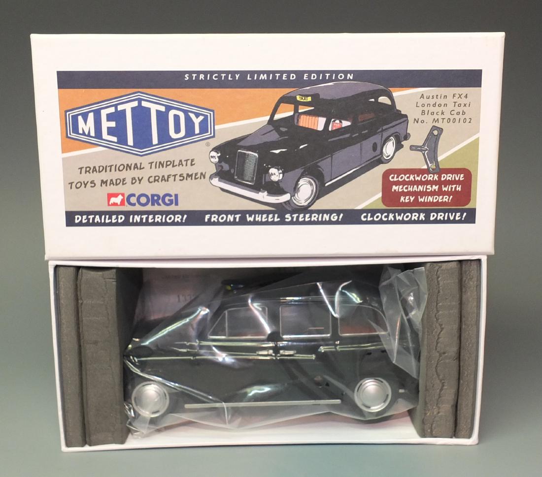 MET TOY CORGI AUSTIN FX4 LONDON TAXI & BOX (1 of 7)