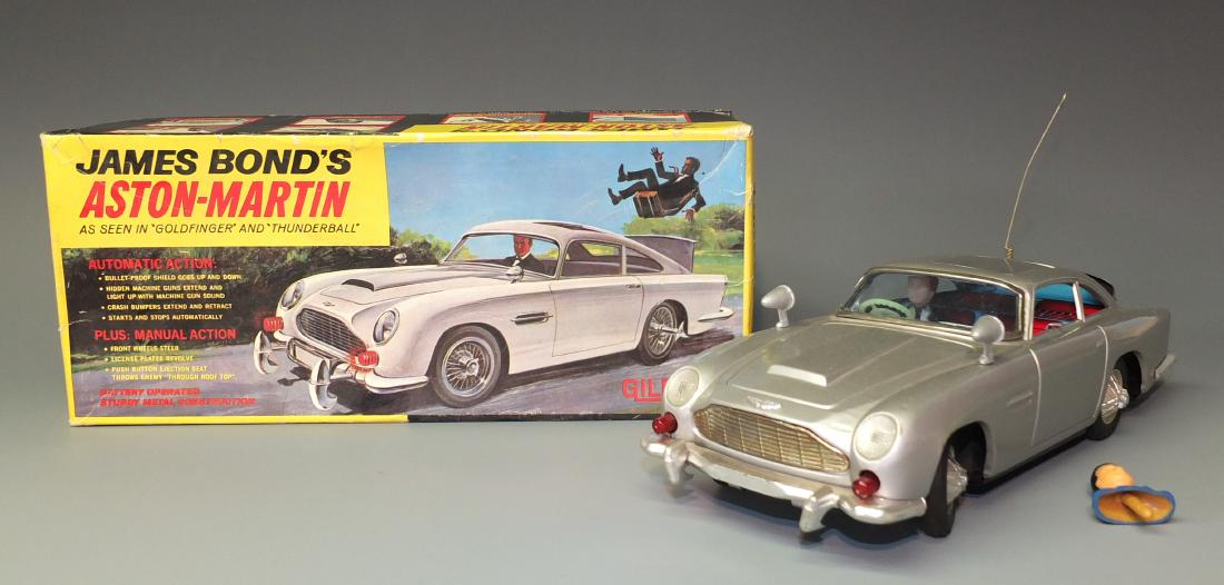 GILBERT JAMES BOND ASTON MARTIN CAR & BOX (1 of 11)