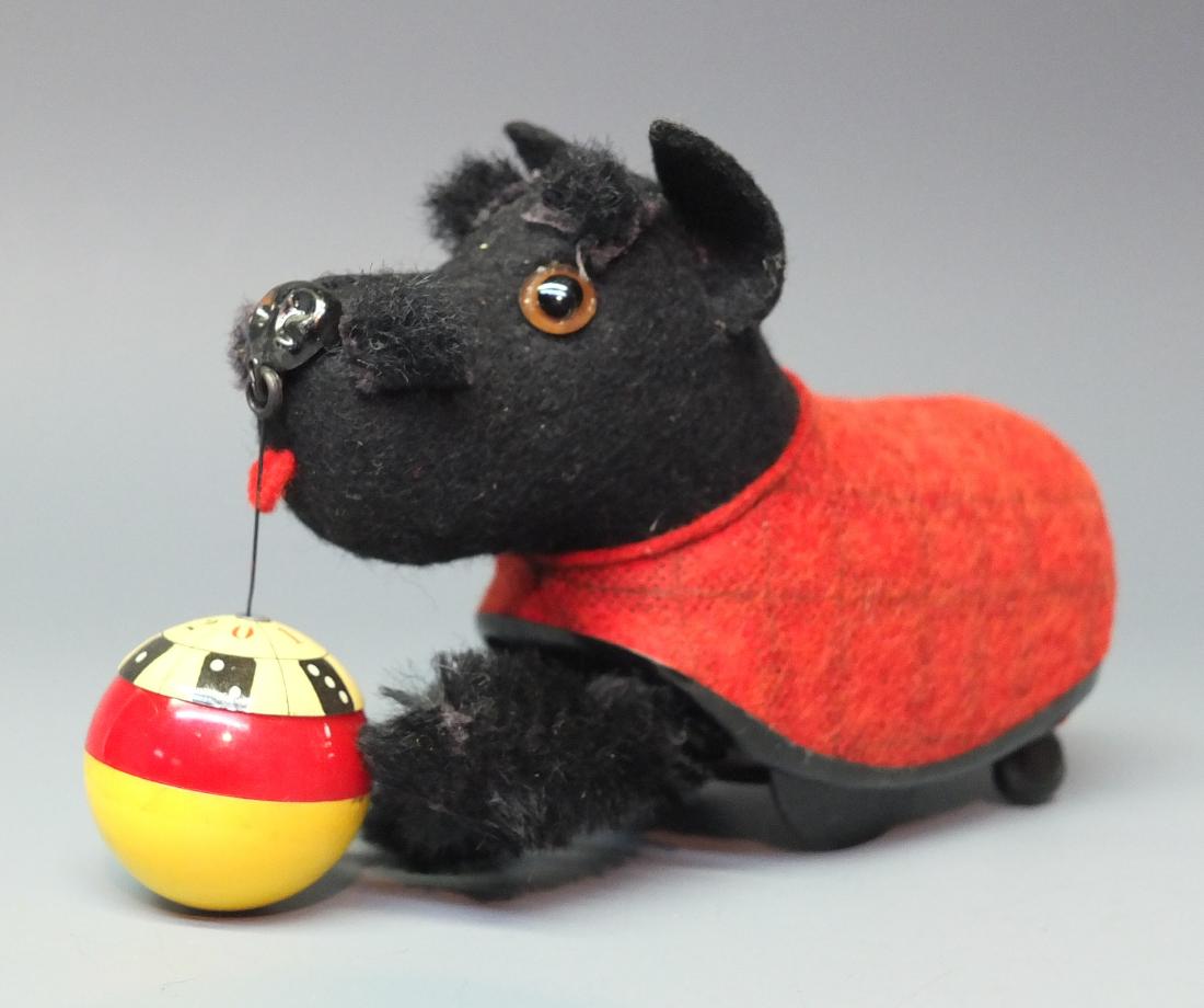 SCHUCO GERMAN 990 TIPPY WINDUP DOG (1 of 5)
