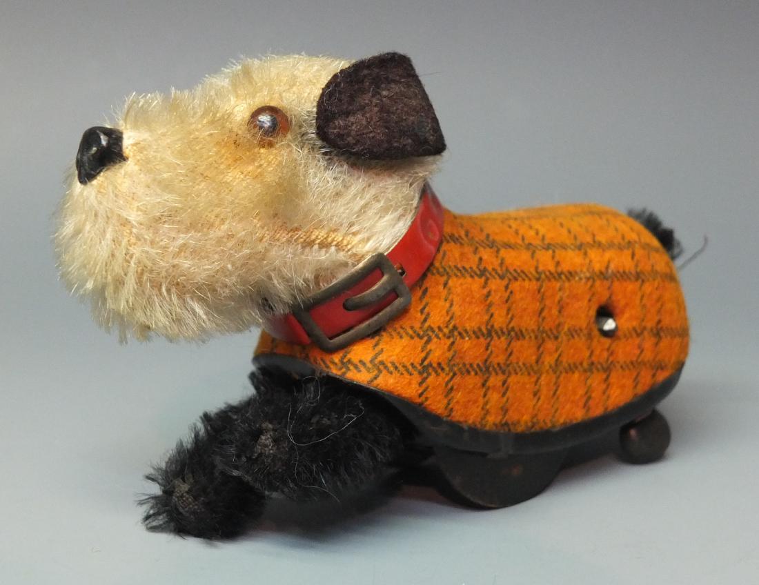 SCHUCO GERMAN 743 SPANIEL WINDUP RUNNING DOG (1 of 4)