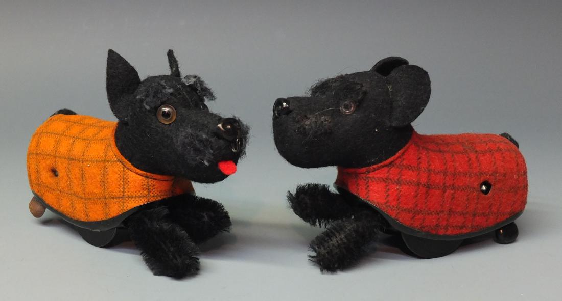 2 SCHUCO GERMAN WINDUP DOGS (1 of 5)
