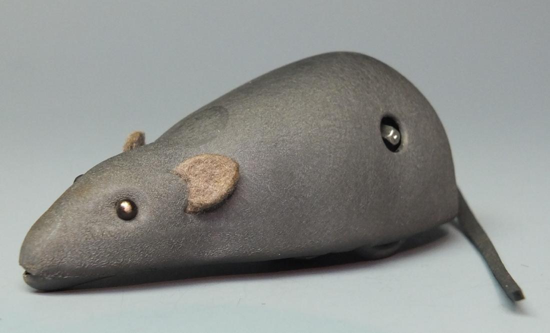 SCHUCO GERMAN 1022 TIN WINDUP TRICK MOUSE (1 of 5)