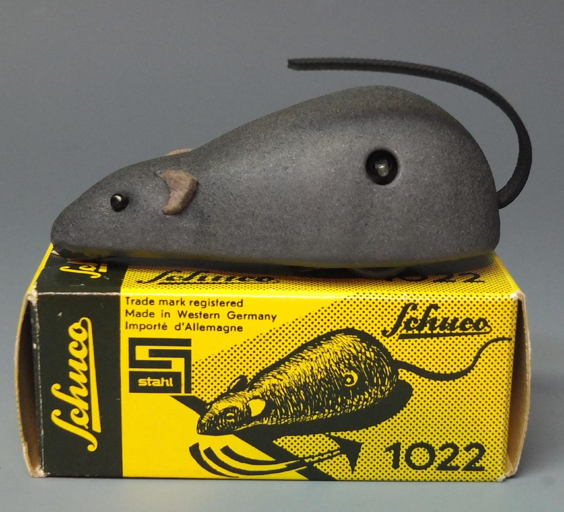 SCHUCO GERMAN 1022 TIN WINDUP TRICK MOUSE & BOX (1 of 7)