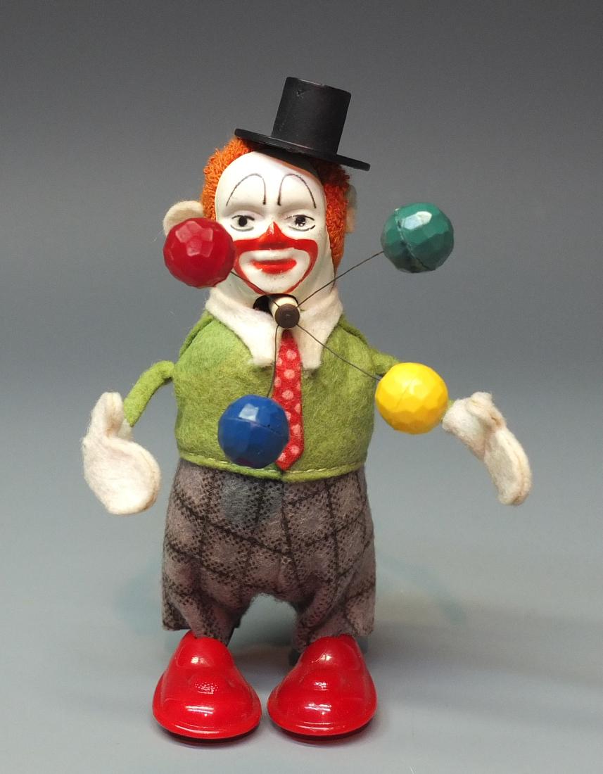 SCHUCO GERMAN 965 TIN WINDUP CLOWN JUGGLER (1 of 4)