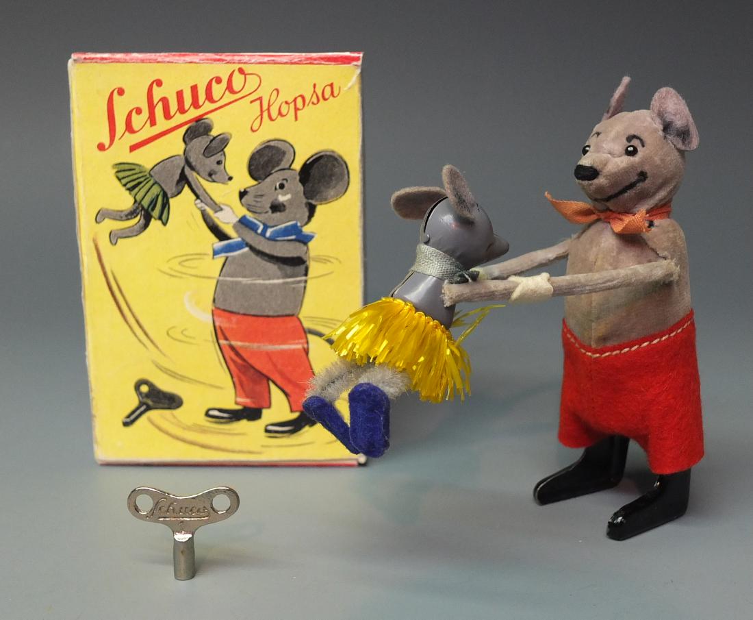 SCHUCO GERMAN 960 HOPSA MOUSE DANCING COUPLE WINDUP & (1 of 8)