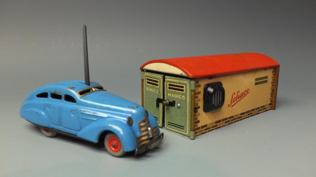 SCHUCO GERMAN MAGICO 500 GARAGE & 2008 MAGICO AUTO (1 of 10)