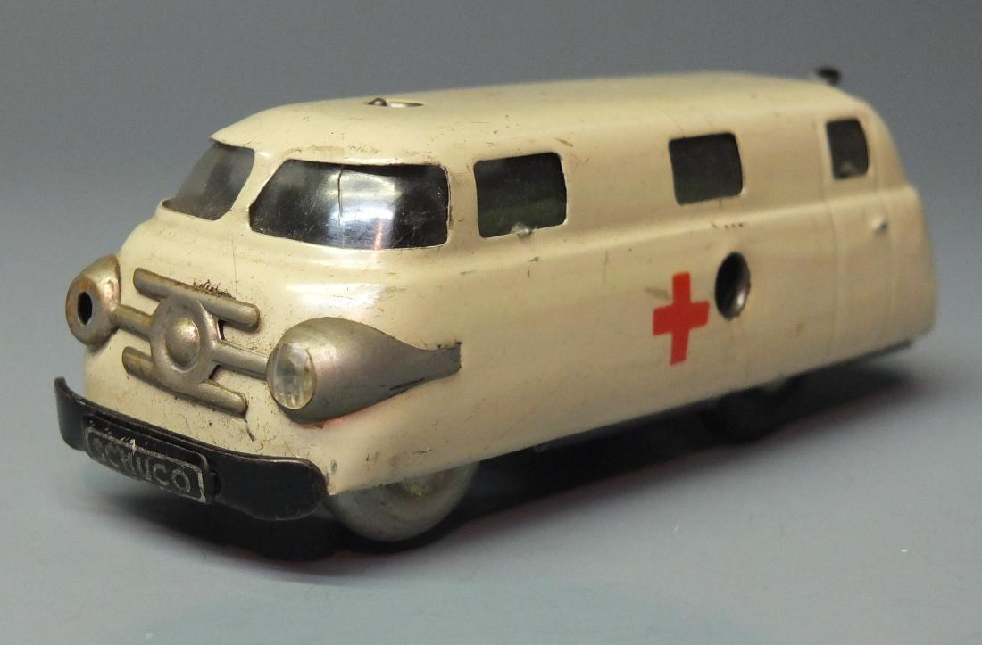 SCHUCO GERMAN 3043 VARIANTO SANI AMBULANCE TIN WIND UP (1 of 6)