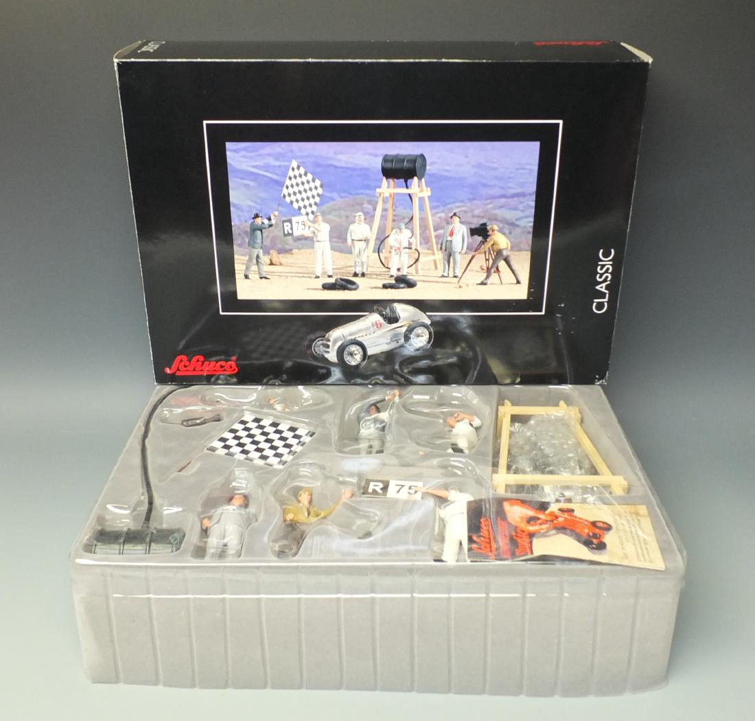 SCHUCO GERMAN STUDIO I KOMPRESSOR TIN WIND UP RACE CAR (1 of 8)