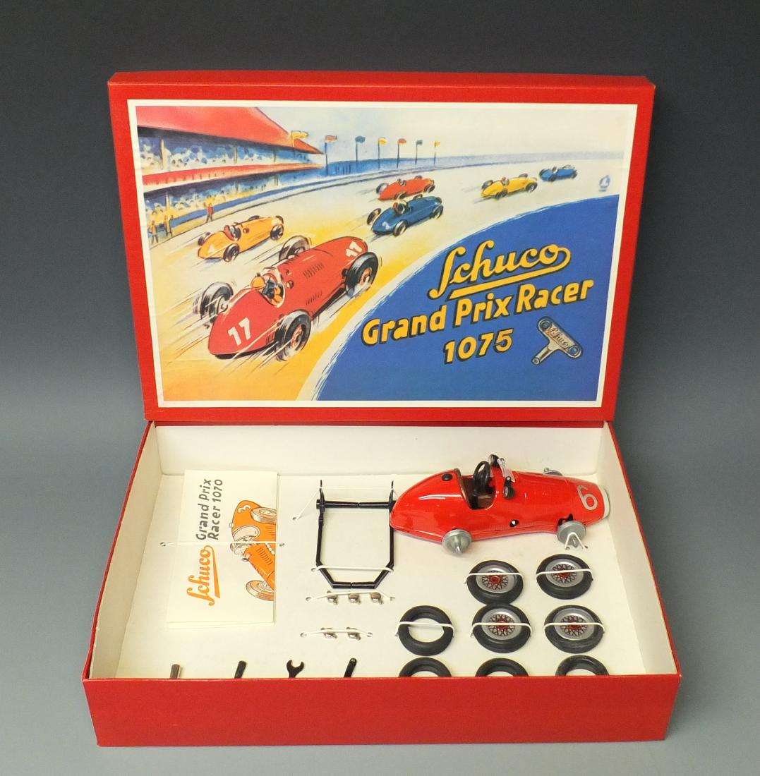 SCHUCO GERMAN 1075 GRAND PRIX WIND UP RACE CAR & BOX (1 of 7)