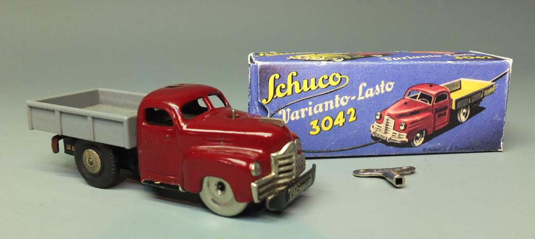 SCHUCO GERMAN 3042 VARIANTO LASTO WIND UP TRUCK & BOX (1 of 7)
