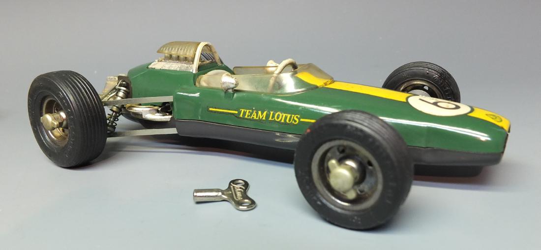 SCHUCO GERMAN 1071 LOTUS CLIMAX FORMEL 1 WINDUP CAR (1 of 5)