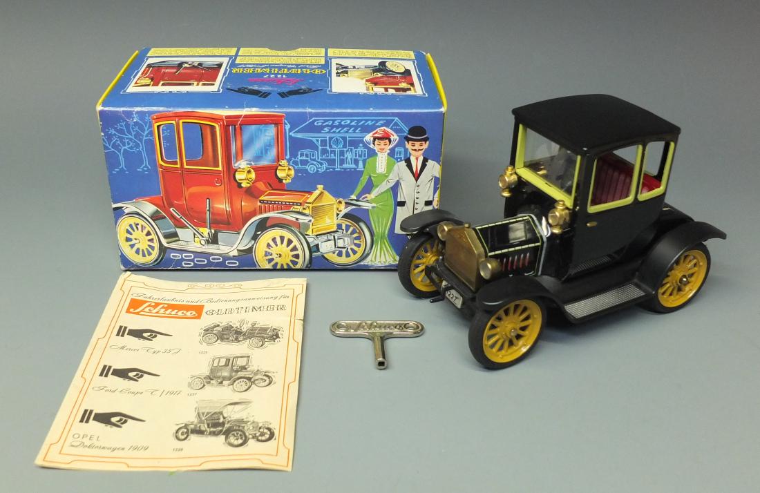SCHUCO GERMAN 1227 OLDTIMER 1917 FORD T COUPE CAR & BOX (1 of 9)