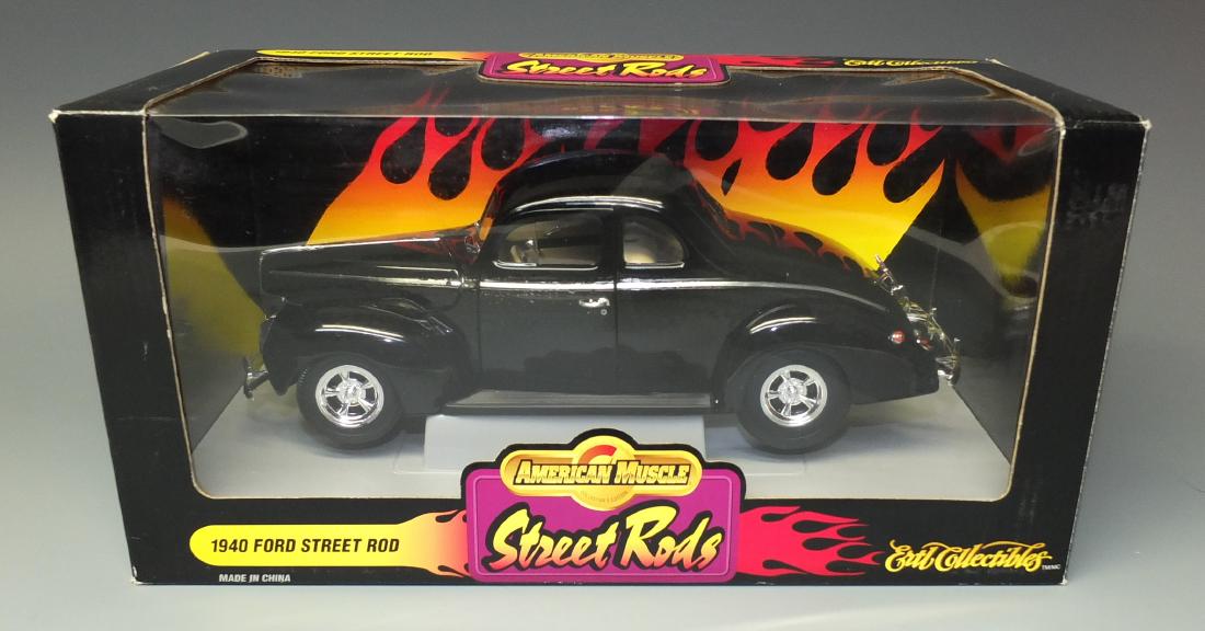 ERTL AMERICAN MUSCLE 1940 FORD STREET ROD 1:18 SCALE (1 of 4)