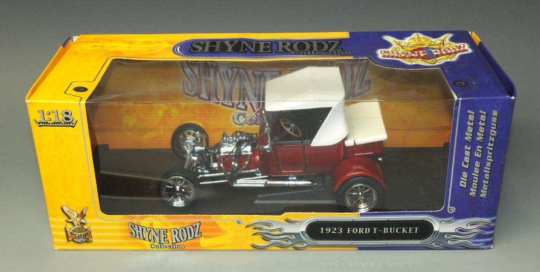 ROAD SIGNATURE SHYNE RODZ RED 1923 FORD T-BUCKET 1:18 (1 of 6)