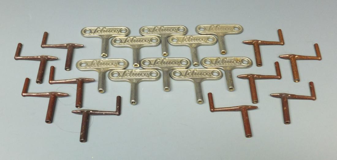 LOT OF 20 ORIGINAL SCHUCO WIND UP TOY KEYS (1 of 4)