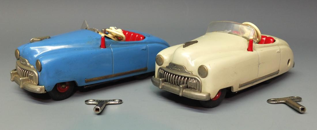 2 SCHUCO GERMAN 4012 RADIO TIN WIND UP CARS (1 of 7)