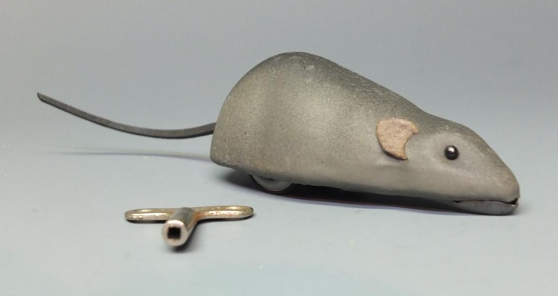 SCHUCO GERMAN 1022 TIN WINDUP TRICK MOUSE (1 of 6)