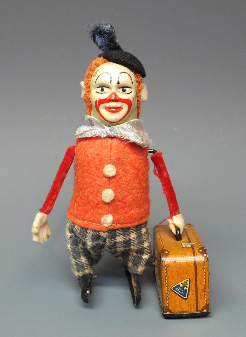 SCHUCO GERMAN 786 TIN WINDUP CLOWN w/ SUITCASE (1 of 4)