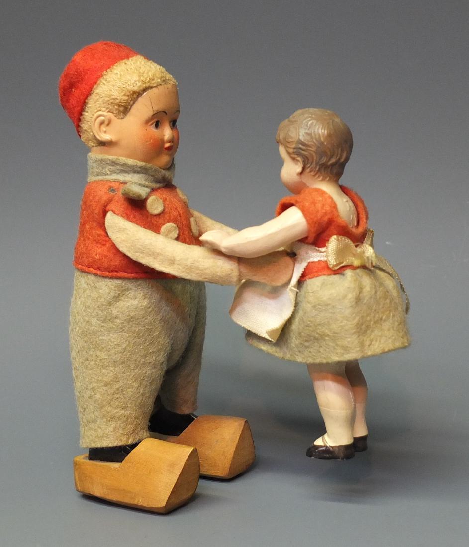 SCHUCO 978 DUTCH DANCING COUPLE TIN WINDUP (1 of 5)