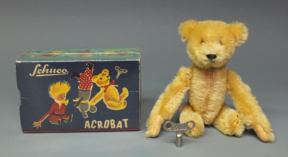 SCHUCO 886 LG GYMNASTIC TEDDY BEAR ACROBAT & BOX (1 of 7)