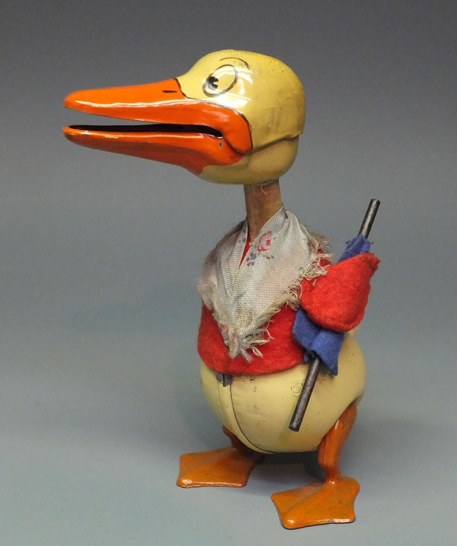 SCHUCO 496 DISNEY DONALD DUCK W/ UMBRELLA WINDUP (1 of 6)