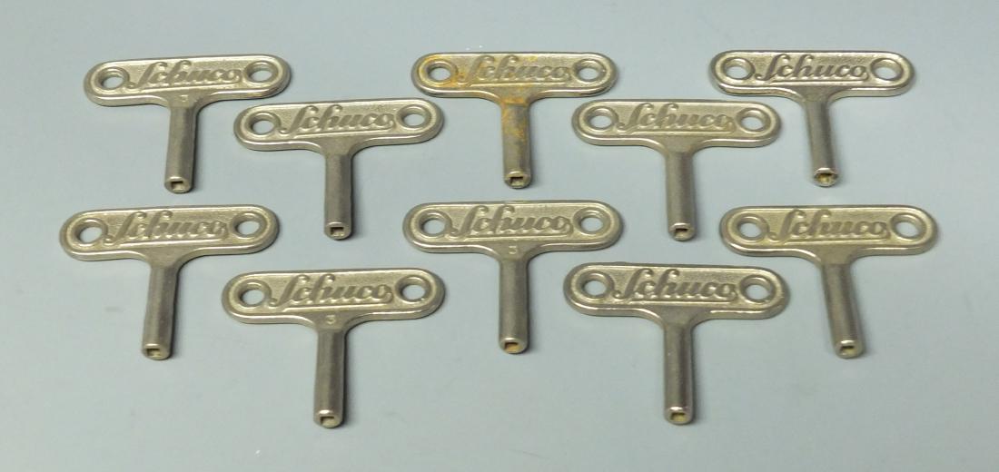 LOT OF 10 ORIGINAL SCHUCO 3 WIND UP TOY KEYS