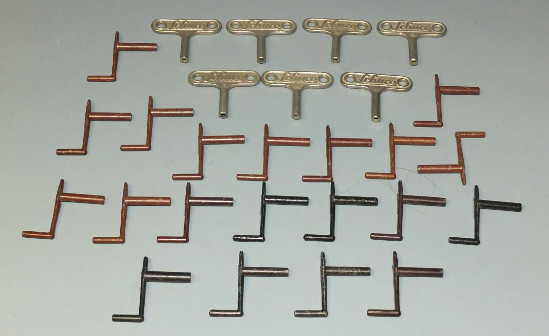 LOT OF 27 ORIGINAL SCHUCO WIND UP TOY KEYS (1 of 5)