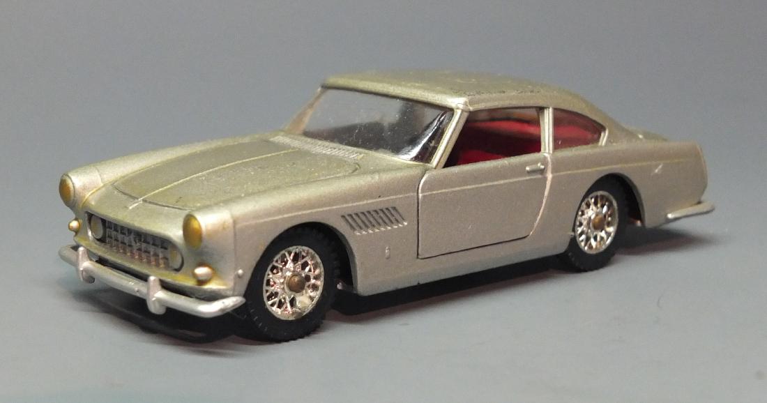 SOLIDO FERRARI 250 GT 2+2 CAR (1 of 7)