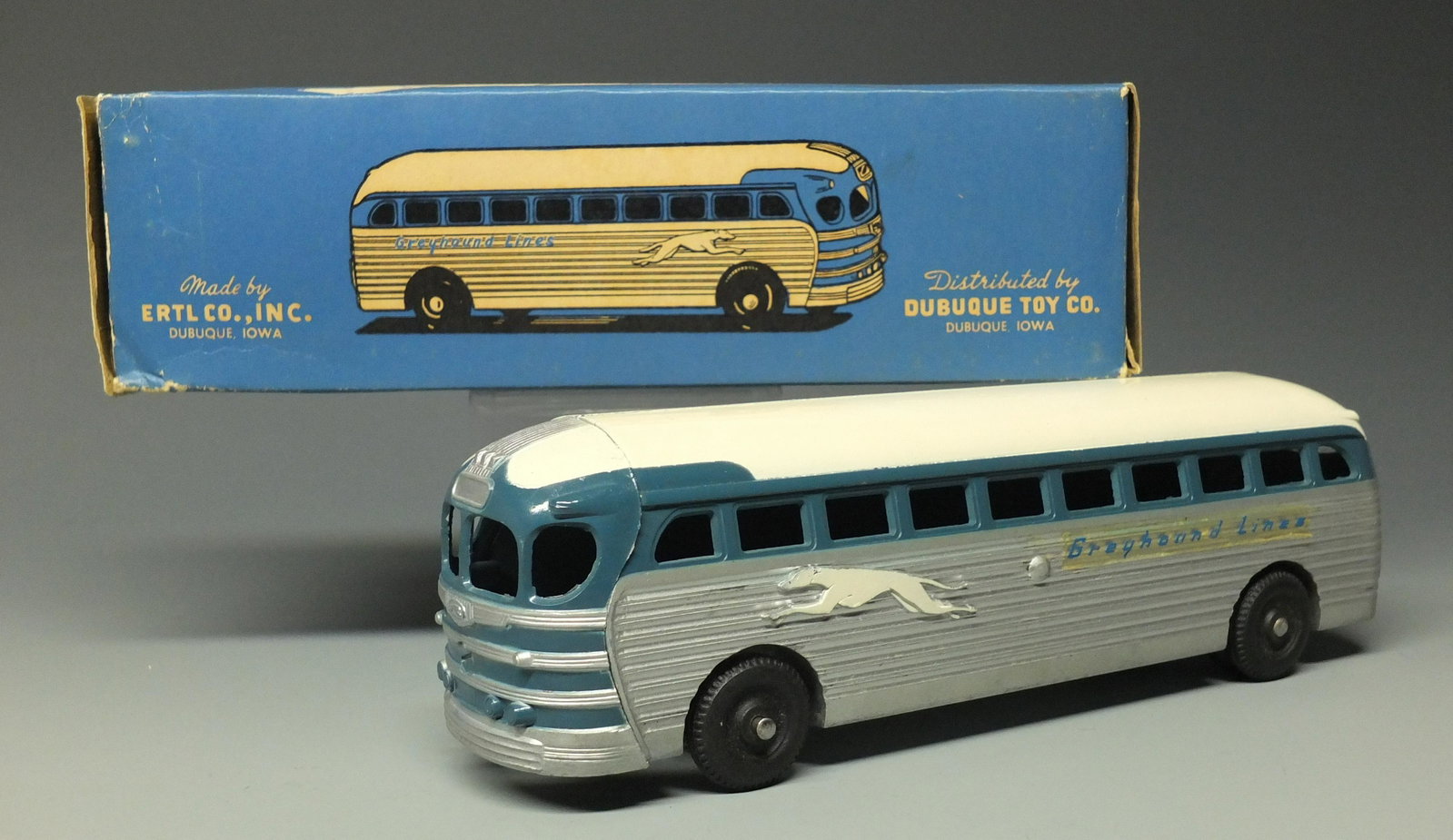 ERTL GMC GREYHOUND SILVERSIDES BUS & BOX: 1940's Ertl / Dubuque Toy Co. Cast Aluminum GMC Greyhound Silversides Bus & Original Box. 9" L