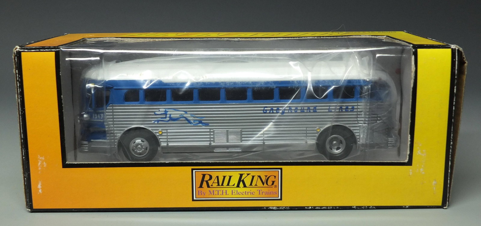MTH GREYHOUND BUS LOS ANGELES 30-50021 & BOX: MTH Railking Greyhound Silversides Diecast Bus #30-50021 Destination Los Angeles New in Original Box. 8" L