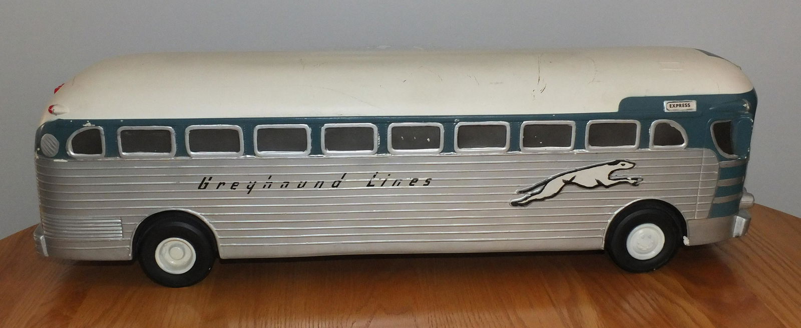 1 OF A KIND 33" SILVERSIDES GREYHOUND BUS MODEL: Extremely Rare, One of a Kind Pre WWII Greyhound Yellow Coach Silversides Bus Model. Only a Few of these Promotional Silversides were Produced for Greyhound. They were used as Display Models at Termin