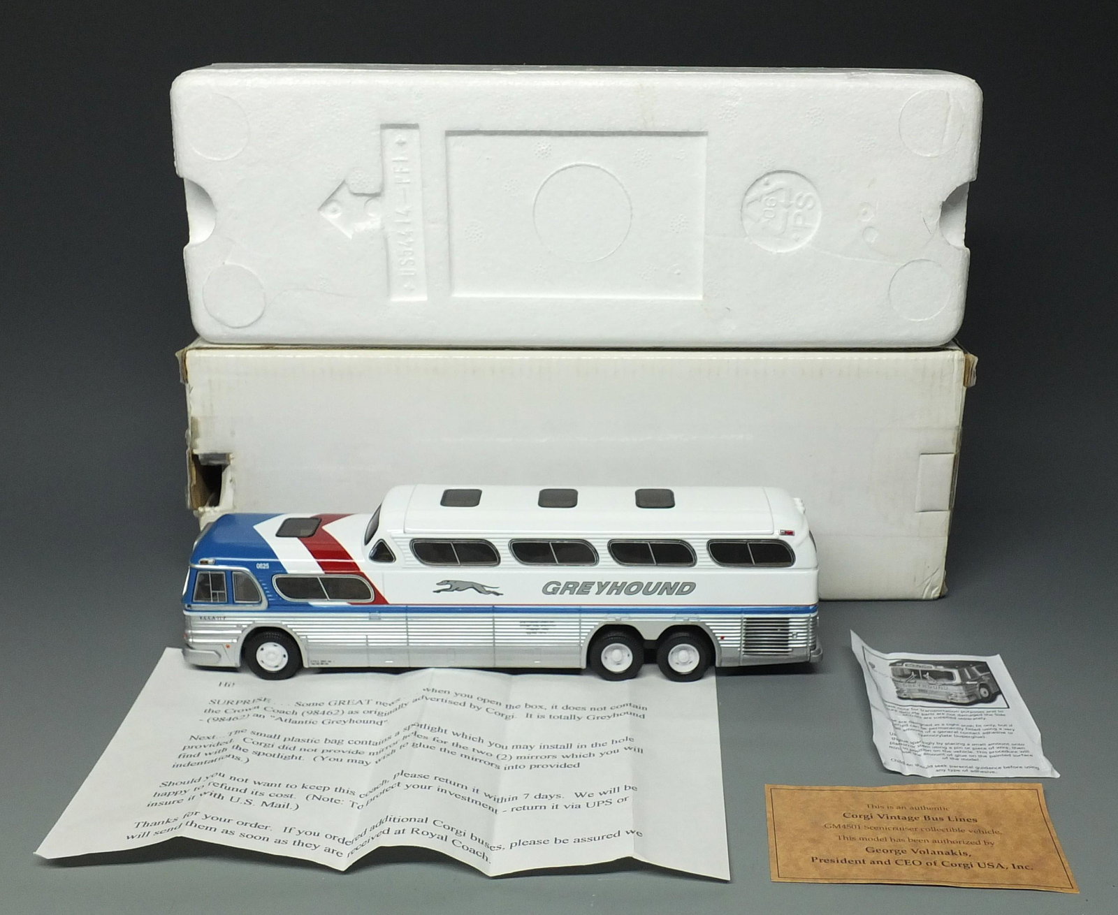 CORGI US54413 GREYHOUND SCENICRUISER & BOX: Corgi #US 54413 GM 4501 Greyhound Scenicruiser 1/50 Scale Diecast Bus - Destination Phoenix w/ COA, New in Original Box. 9.5" L
