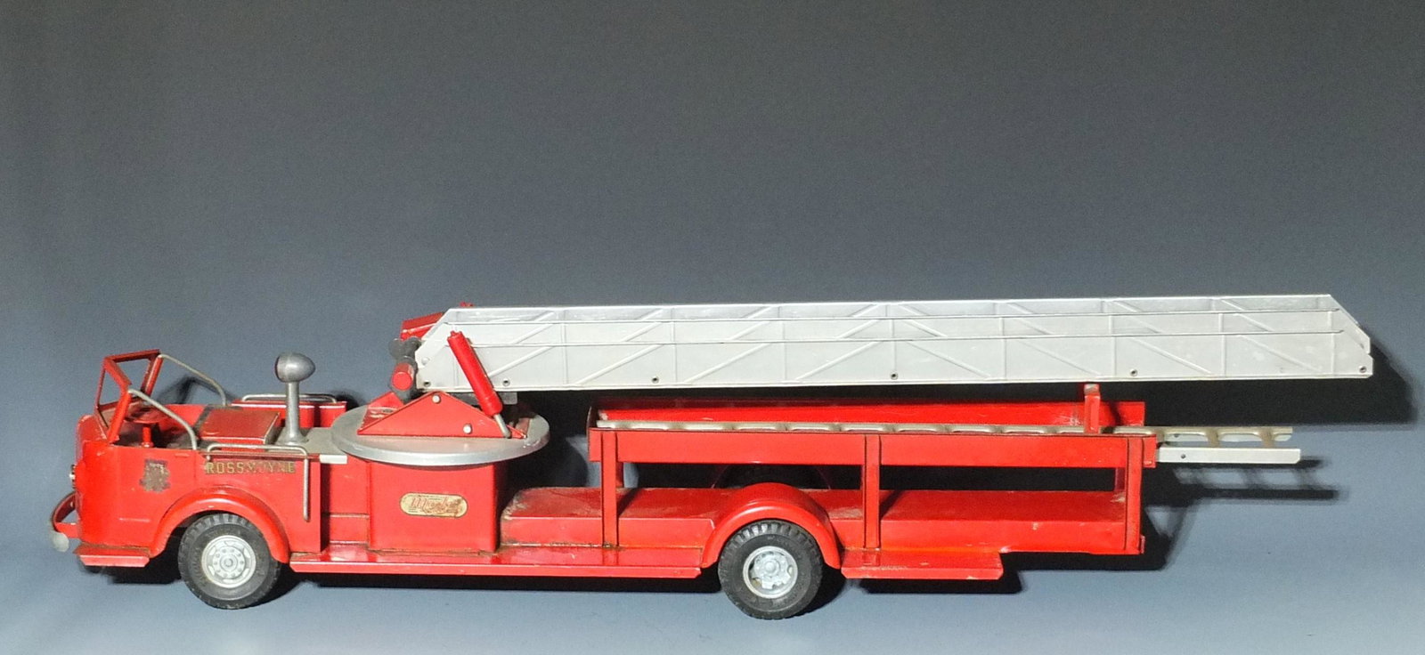 DOEPKE ROSSMOYNE AERIAL LADDER FIRE TRUCK (1 of 6)
