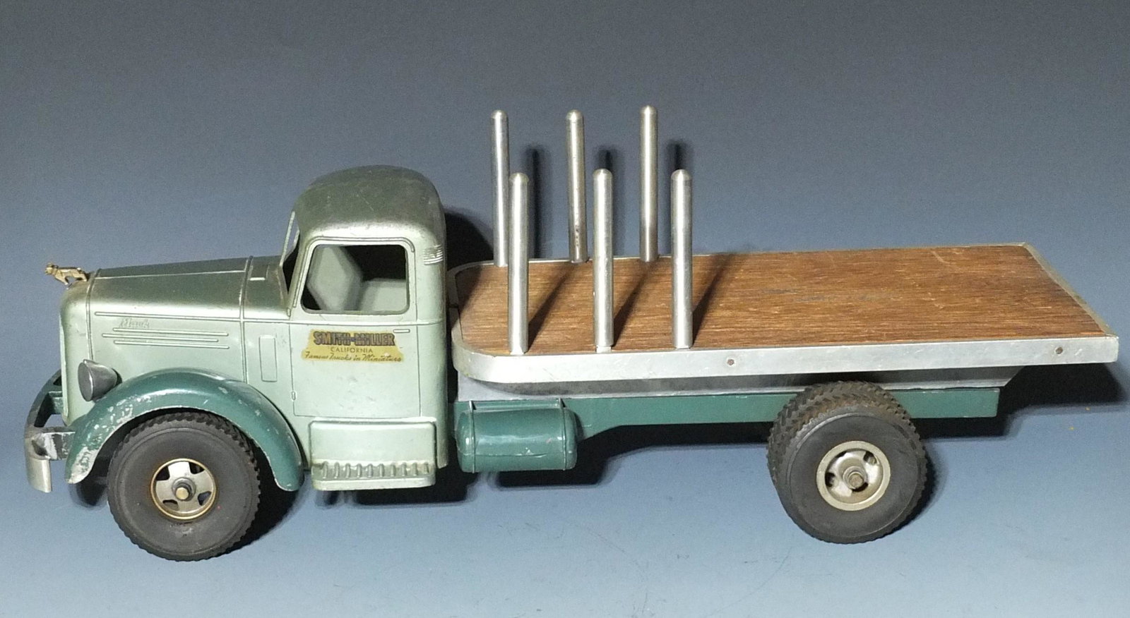SMITH MILLER MATERIAL FLAT BED TRUCK: Vintage 1950's Smith Miller Diecast L Mack Material Flatbed Truck. 20" L.